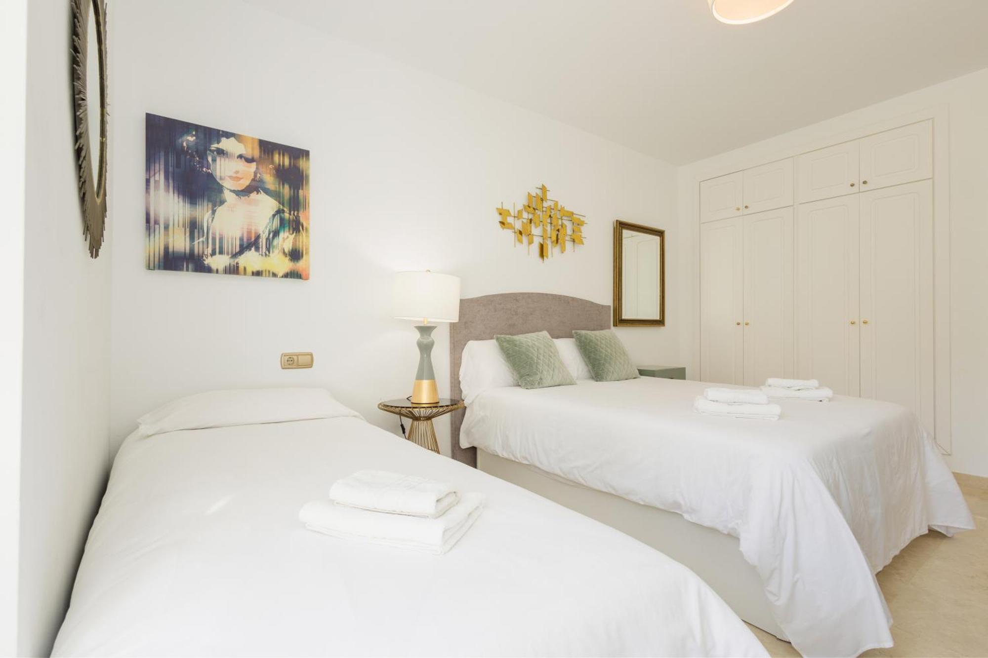 First Line With Direct Access To The Pool And Private Garden *