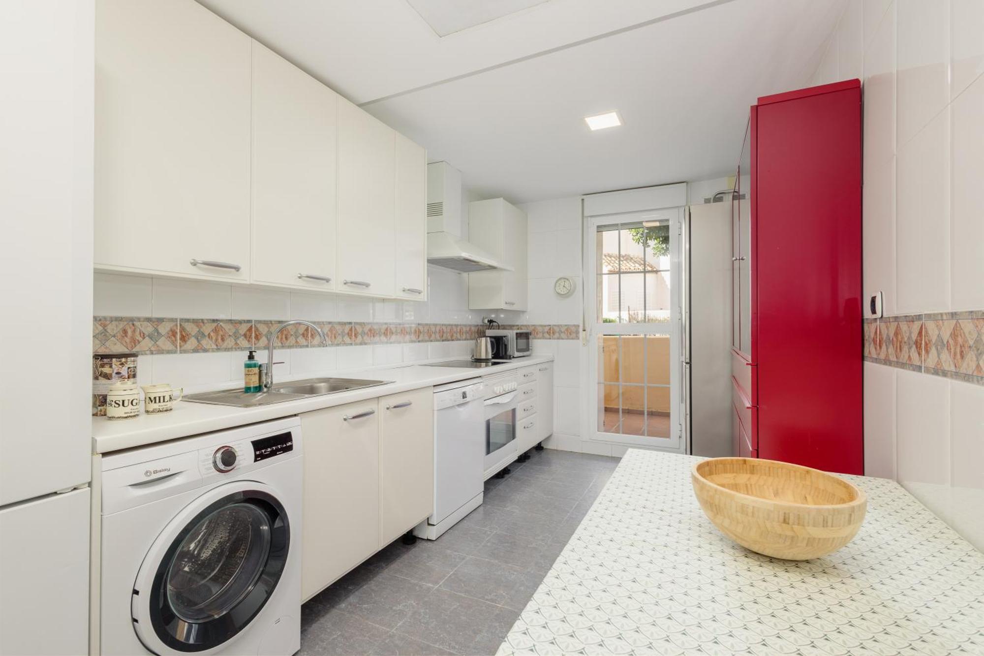 Apartamento First Line With Direct Access To The Pool And Private Garden Marbella