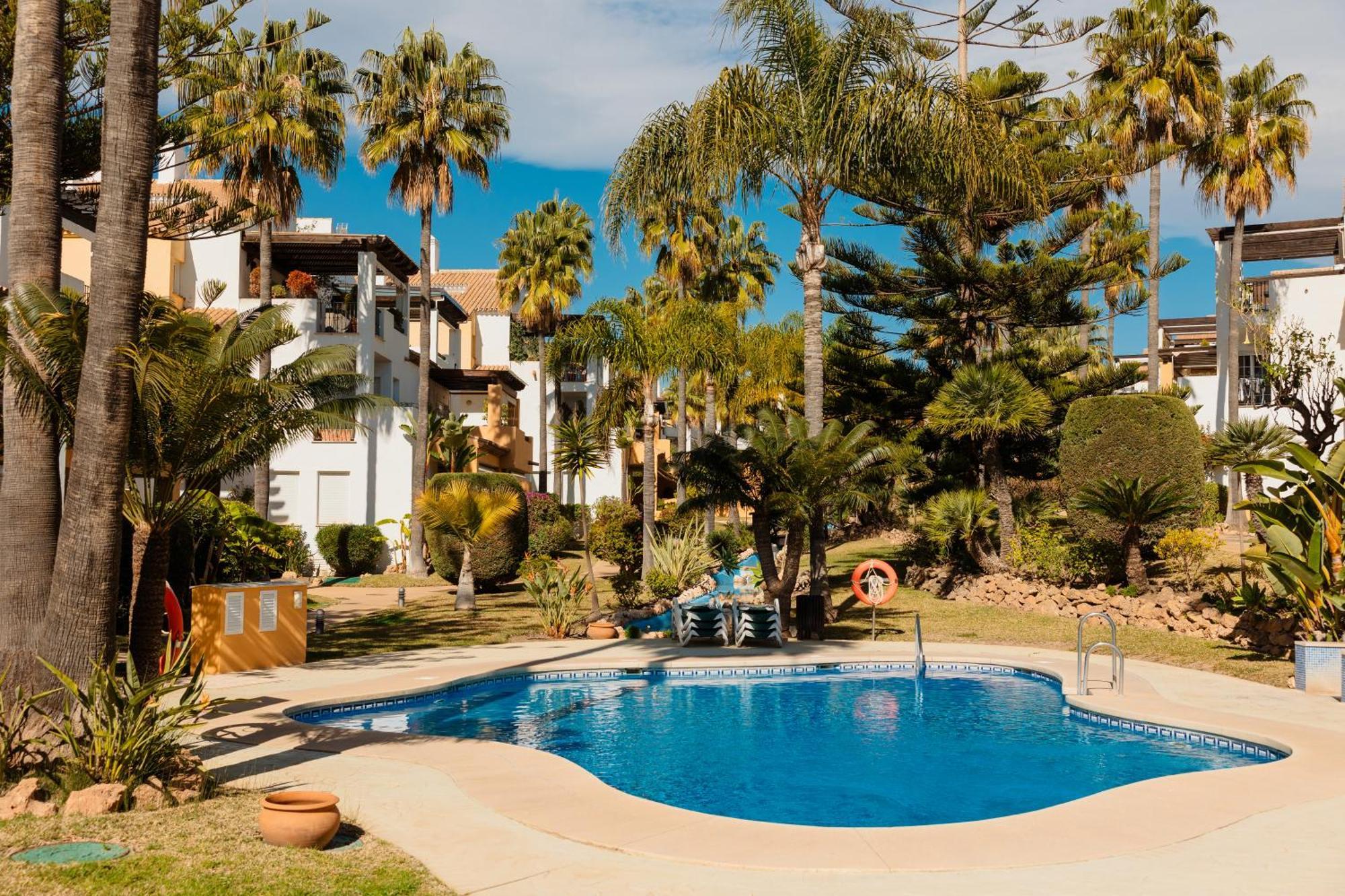 First Line With Direct Access To The Pool And Private Garden