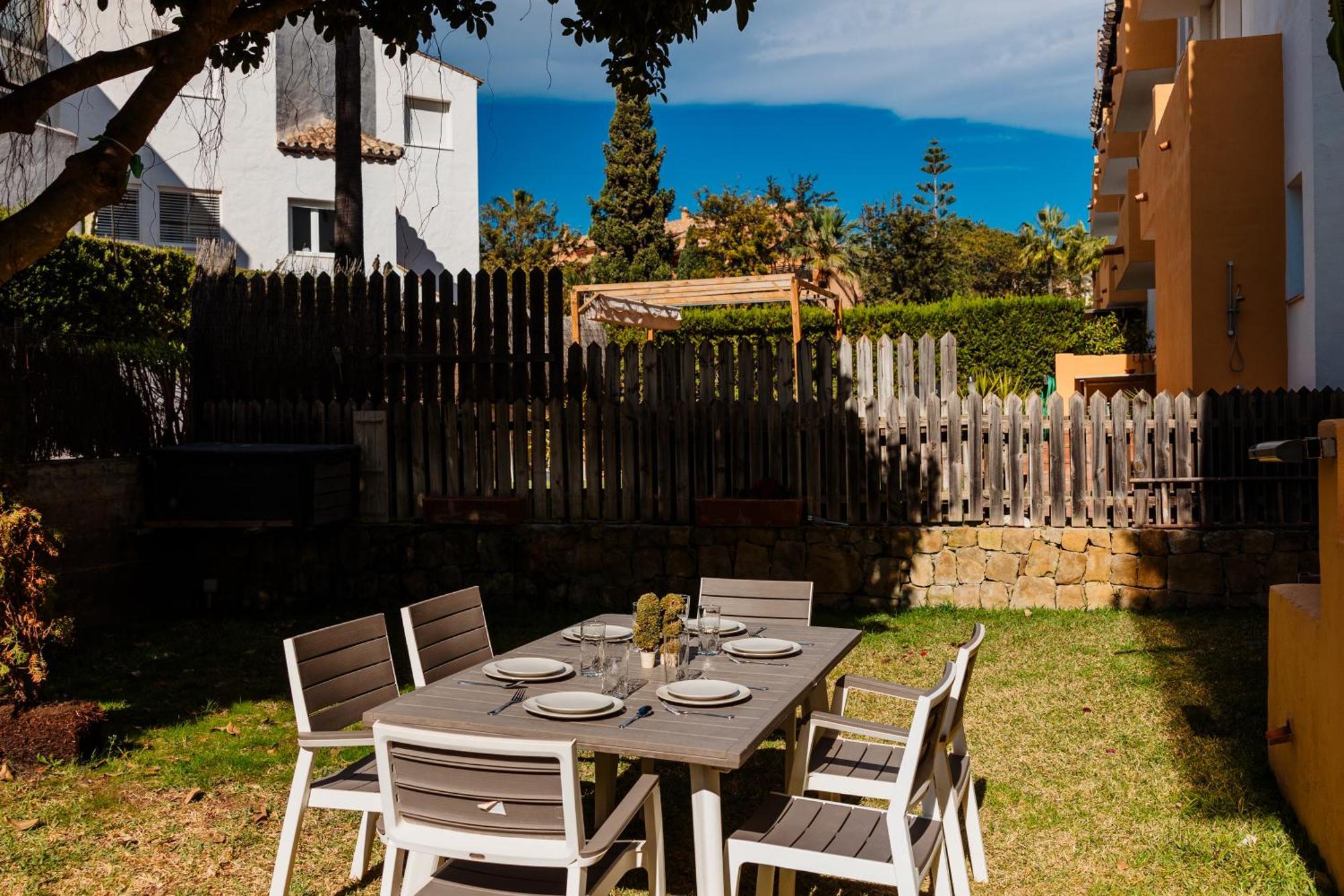 First Line With Direct Access To The Pool And Private Garden Apartamento