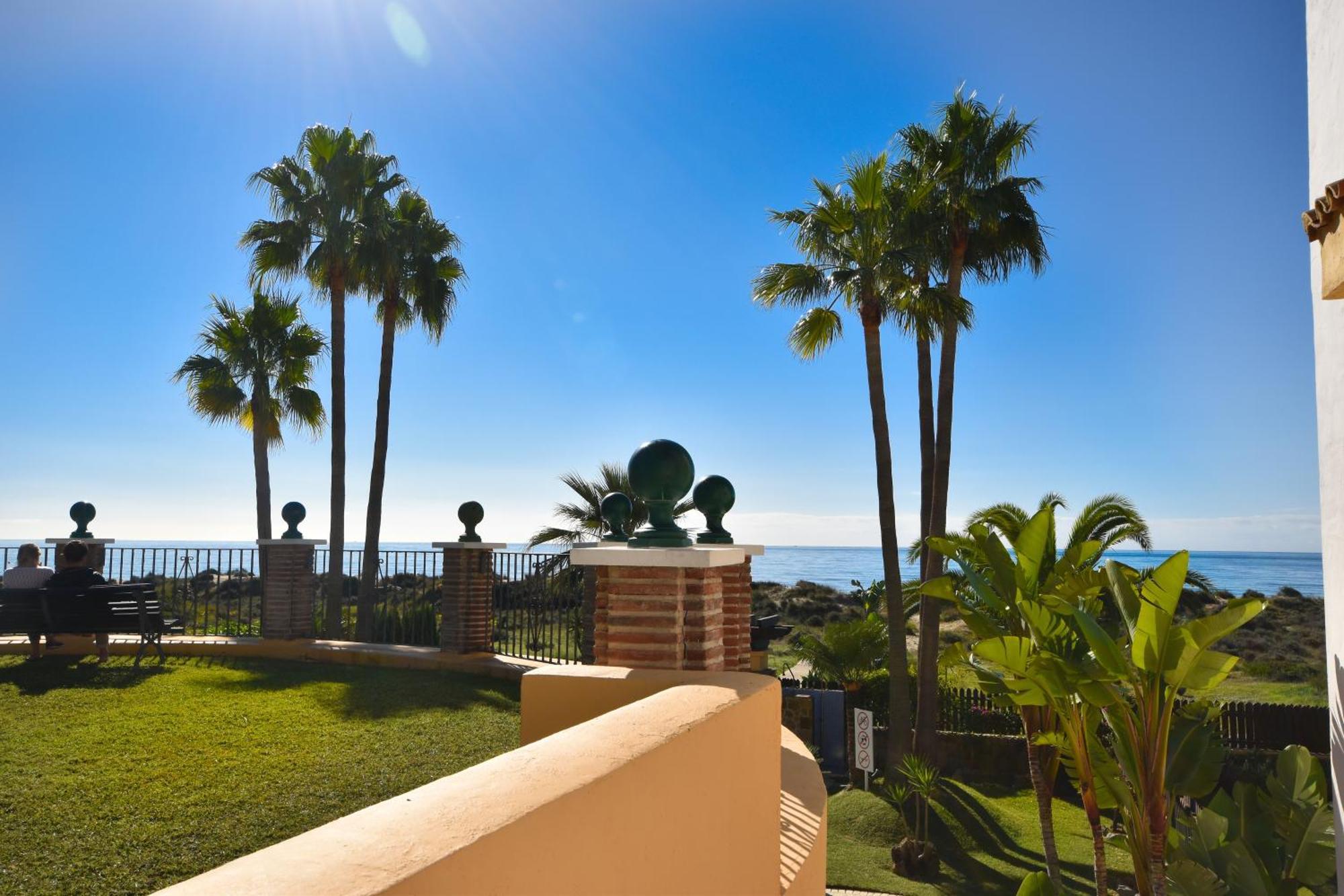 First Line With Direct Access To The Pool And Private Garden *