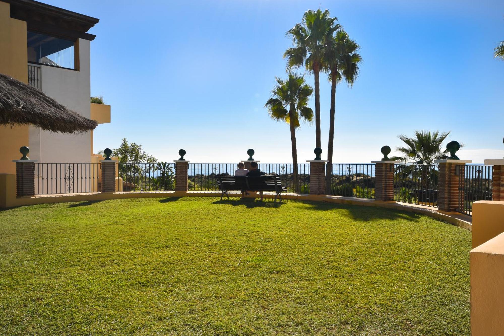 First Line With Direct Access To The Pool And Private Garden Apartamento *