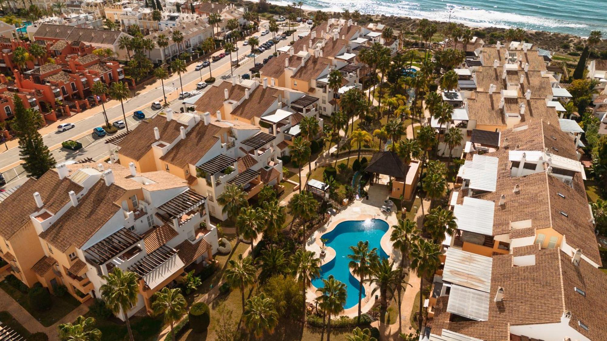 First Line With Direct Access To The Pool And Private Garden Apartamento *