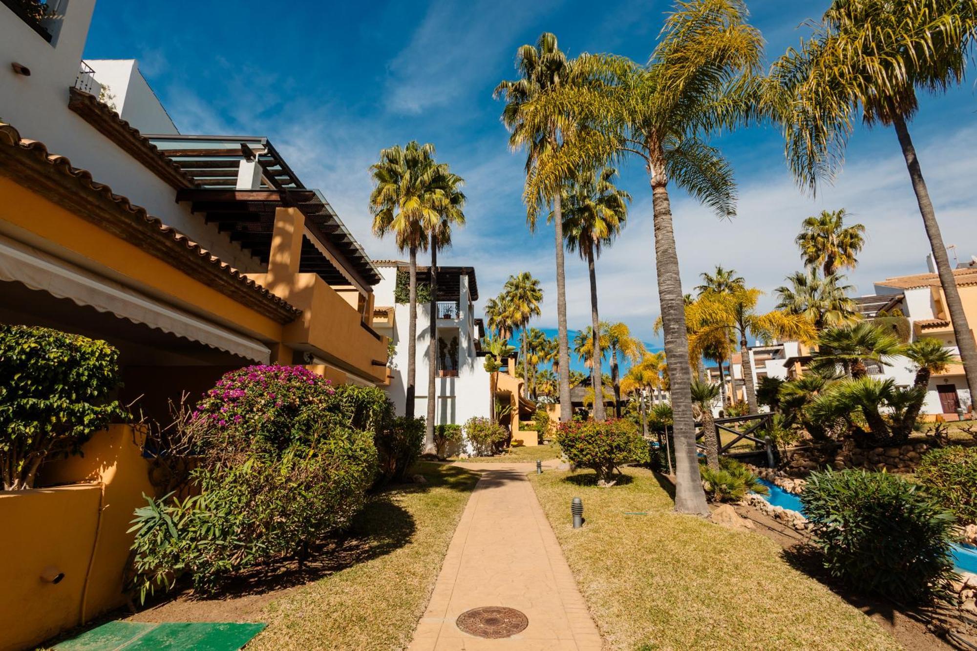 Apartamento First Line With Direct Access To The Pool And Private Garden