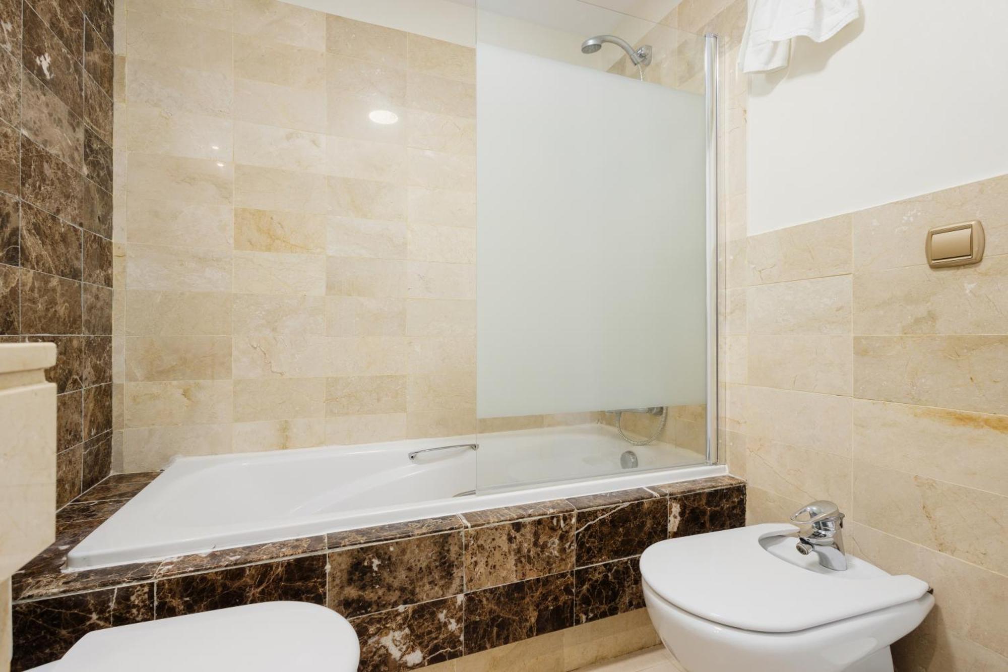 First Line With Direct Access To The Pool And Private Garden