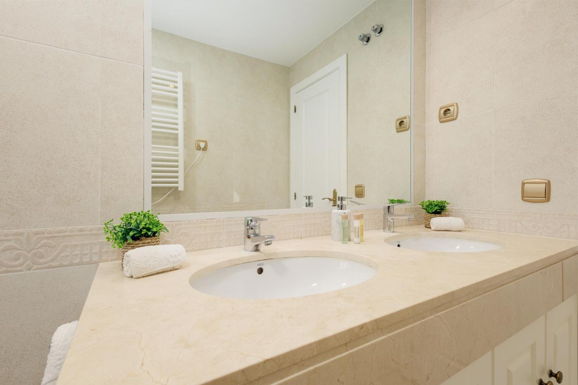 First Line With Direct Access To The Pool And Private Garden